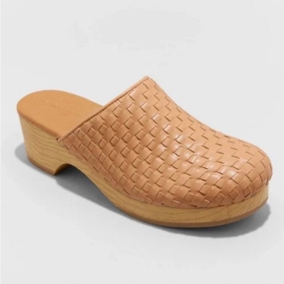 Women's Light Brown Magnolia Clogs NWT
Universal Thread - Picture 1 of 2
